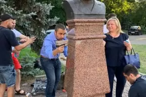 Украински българи възстановиха паметника на Ботев в Одеса