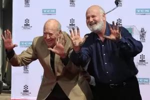 Комедийната легенда Карл Райнър почина на 98 г.