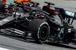 И в черно, "Мерцедес" поведе парада във Формула 1