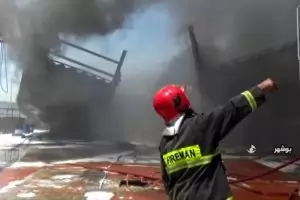 Поне седем кораба горят на иранско пристанище