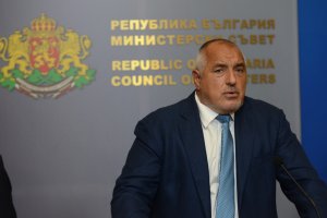 Правителството избърза да раздаде парите за обещаното увеличение на заплатите