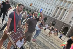 Хиляди българи протестират и днес с искане за оставки (ВИДЕО И СНИМКИ)
