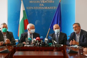 След като през изминалото денонощие случаите на коронавирус достигнаха 240