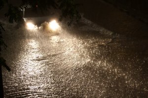 Много силен порой се изля тази сутрин в Котел Само