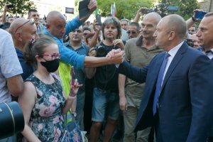 Само преди няколко месеца Румен Радев направи нещо което изглеждаше