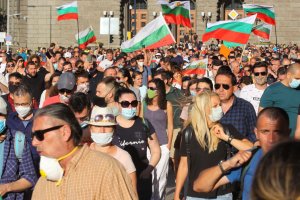 Демократичната държава използва гражданското общество като извор на идеи за