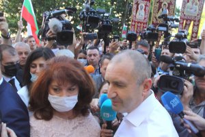 Оставките на цялото правителство и на главния прокурор са първата