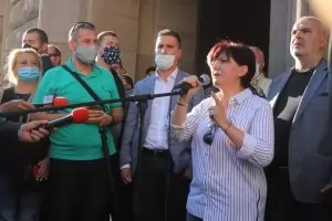 Караянчева: Виждам, че младите хора изчезнаха от протеста