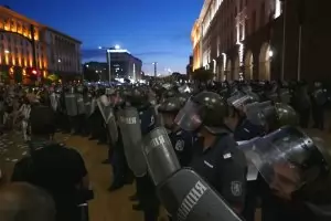 Ден 55: Протестиращи и полиция се готвят за първия парламентарен ден 
