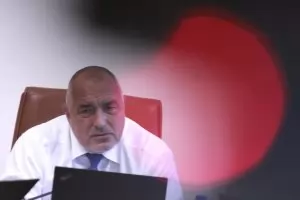 Борисов ще оцелее до изборите, прогнозира "Блумбърг"