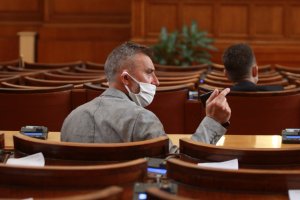 Музикантът Калин Вельов може да се окаже депутатът с най кратък