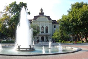 Повсеместните оплаквания от ниски заплати не подминават пловдивската общинска администрация