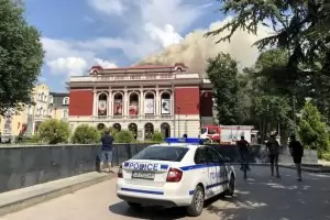 Пожар унищожи покрива на операта в Русе