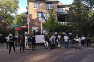 И българите в чужбина протестират срещу безобразията в България