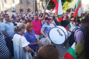 Радев: Няма сила, която да спре протеста срещу мафията