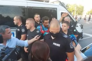 Напрежение на Орлов мост след провокации и медийни включвания  