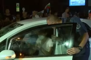 МВР оневини шофьорката, която се вряза в протестиращите