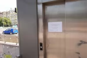 Ключови метростанции са недостъпни за хора с увреждания