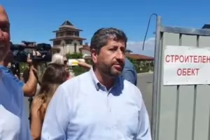 Оградата на Догансарай бе свалена 
частично и за малко