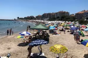 Туристи от Израел и 4 страни от ЕС спасяват летния сезон