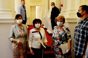 Създаването на парламентарна комисия която да разгледа проекта за нова