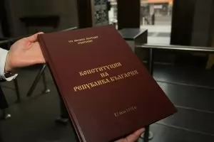 Управляващите подготвят временна комисия в НС за новата конституция