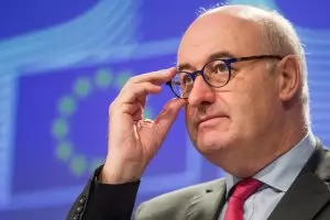 Еврокомисар подаде оставка заради нарушена карантина