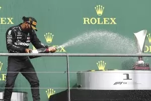 Хамилтън се доближи на две победи от рекорда на Шумахер