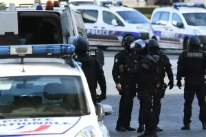 Мъжът, взел заложници в банка в Хавър, се предаде на полицията