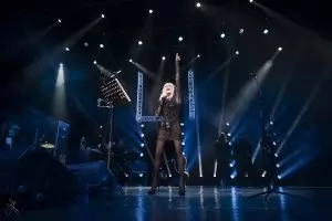 Лили Иванова компенсира отмененото турне с концертен албум