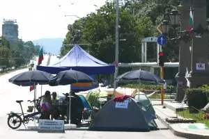 Полицията разчисти блокираните кръстовища призори