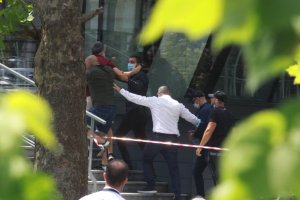 И вторият задържан заради напрежението и стълкновенията по време на конференцията на