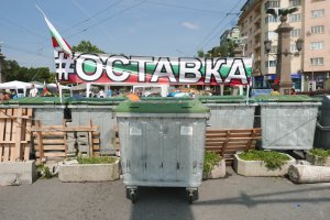 Две ключови кръстовища в София остават блокирани от протестиращите които