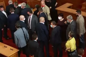 ГЕРБ и Борисов демонстративно бойкотираха извънредното заседание на НС