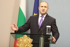 Силно политическо послание беляза новогодишното приветствие на президента Румен Радев