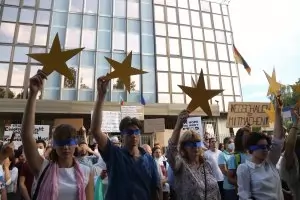 35-ти ден: Протестиращите подготвят блокада и домати за парламента