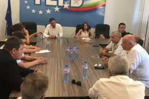 Партията и парите лекуват болните!