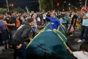 Ден 30: Протестът върна палатките на Орлов мост (видео и снимки)