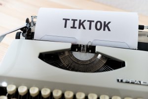 Социалната мрежа TikTok обяви че нейния Фонд за създателите е изпратил