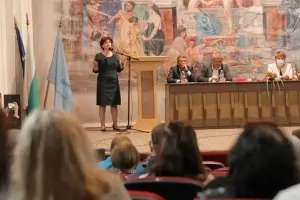 Караянчева: Протестират и се прибират с метрото. Хо̀ди пеша, бе!