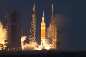 САЩ насрочиха нова дата за изстрелване на военен суперспътник