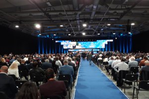 Бившият зам председател на ГЕРБ Цветан Цветанов събра стотици свои поддръжници