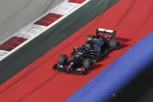 Ботас изпревари Хамилтън в първите тренировки в Сочи