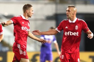 Мартин Камбуров който се е устремил с добро темпо към