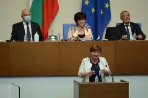 С хаос и погазени правила депутатите преминаха през Изборния кодекс