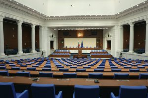 Последното пленарно заседание на настоящото 44 то Народно събрание да се