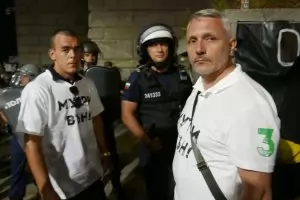 Отровното трио за агресията: Грозна театрална постановка