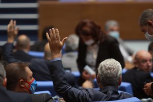 Проблемът с кворума на пленарните заседания на Народното събрание се