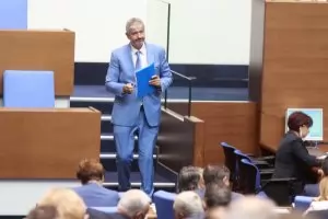 Парламентът спасява НЗОК от съдебни дела за стари дългове