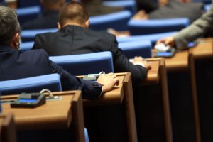 С необичайно значително мнозинство парламентът одобри повторно промените в Закона